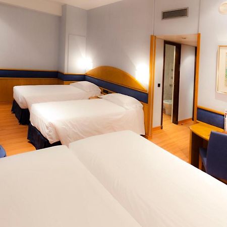 Agumar Hotel Madrid Exterior photo Room at the hotel