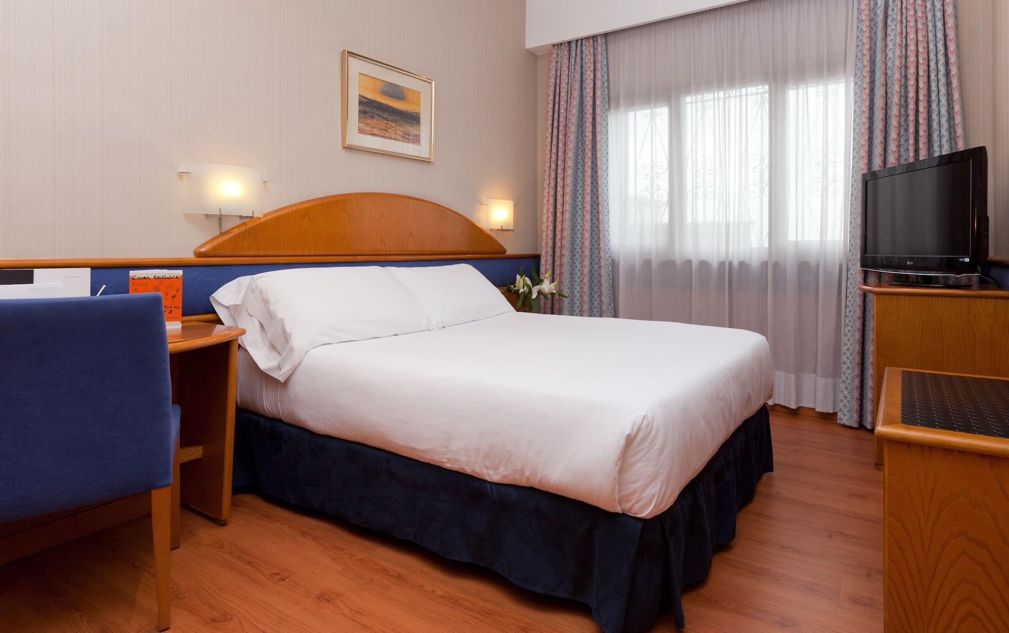 Agumar Hotel Madrid Exterior photo Room at the hotel