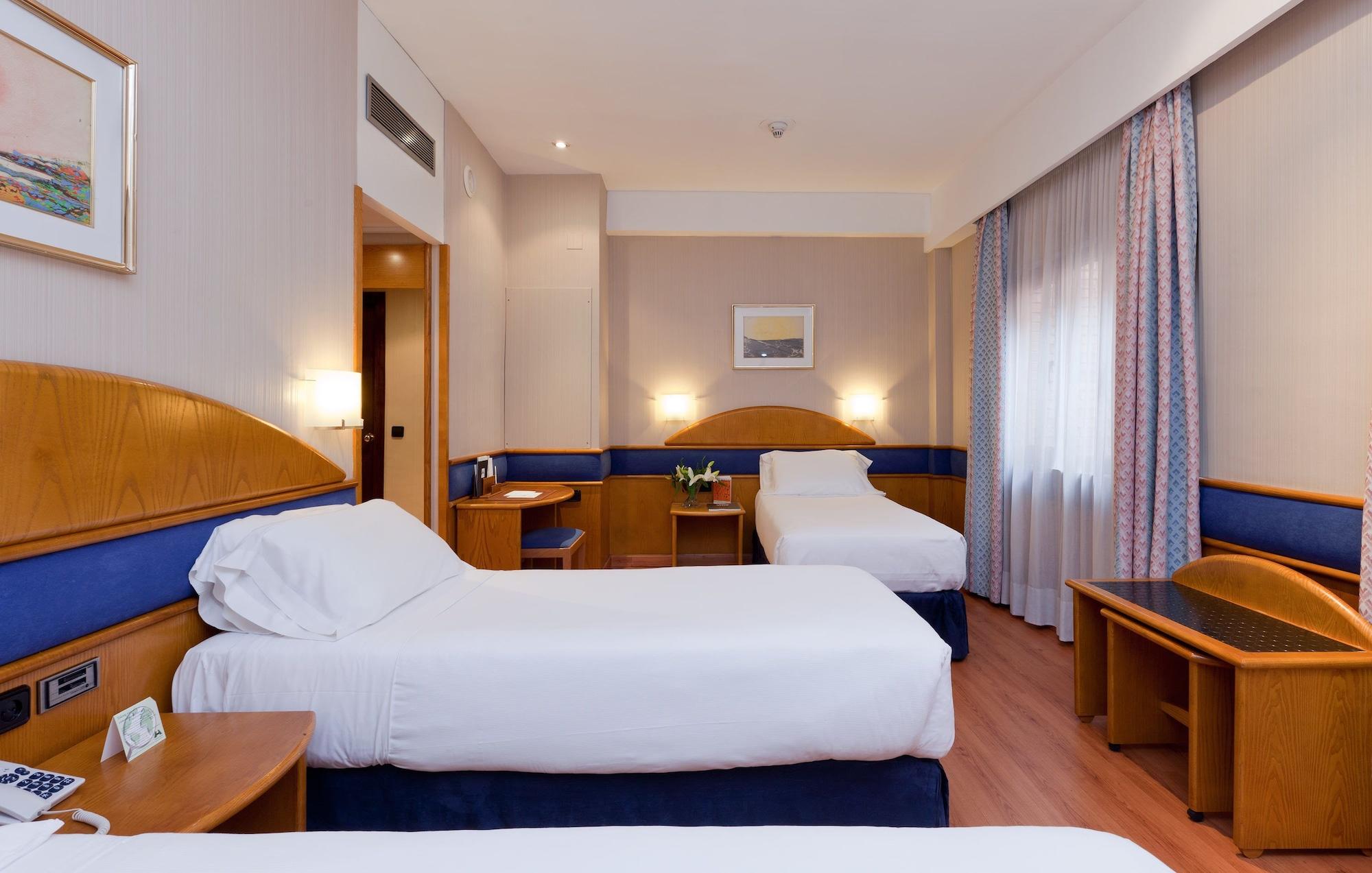 Agumar Hotel Madrid Exterior photo Room in a hotel