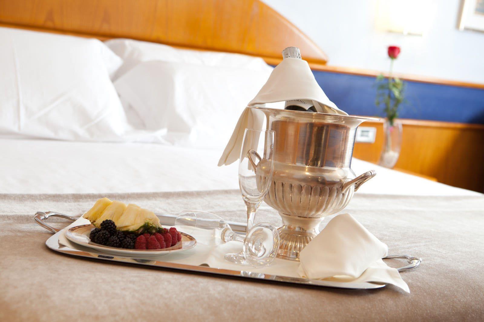 Agumar Hotel Madrid Exterior photo Room service