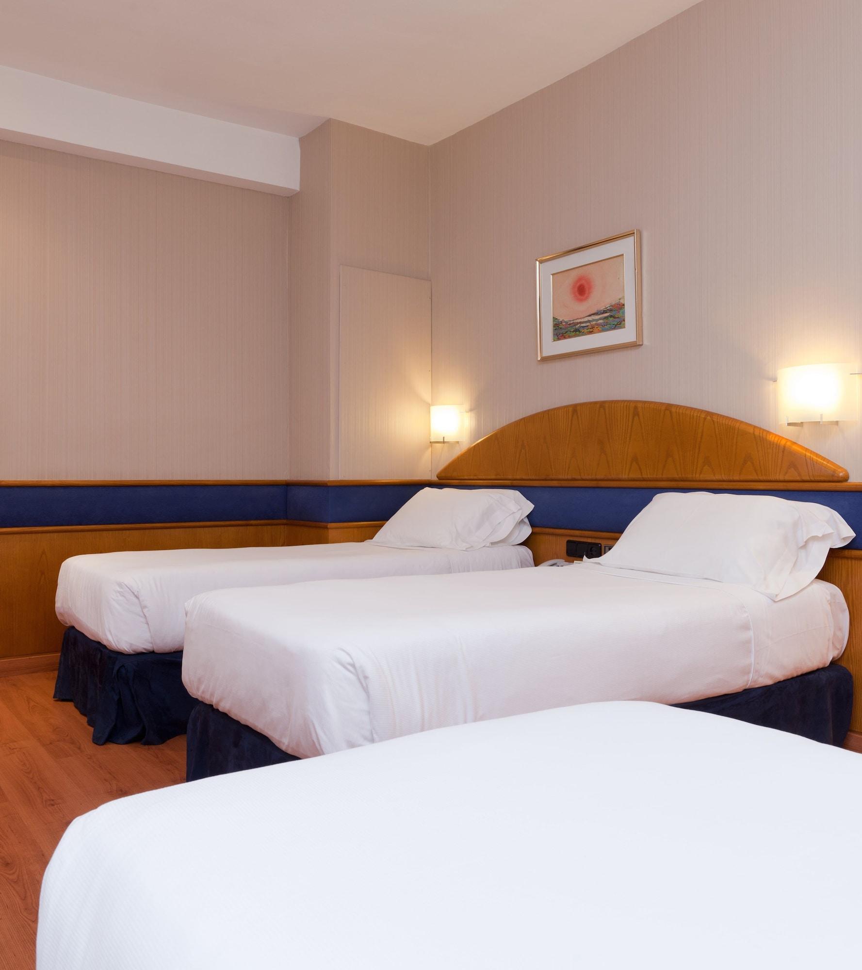 Agumar Hotel Madrid Exterior photo Room in a hotel