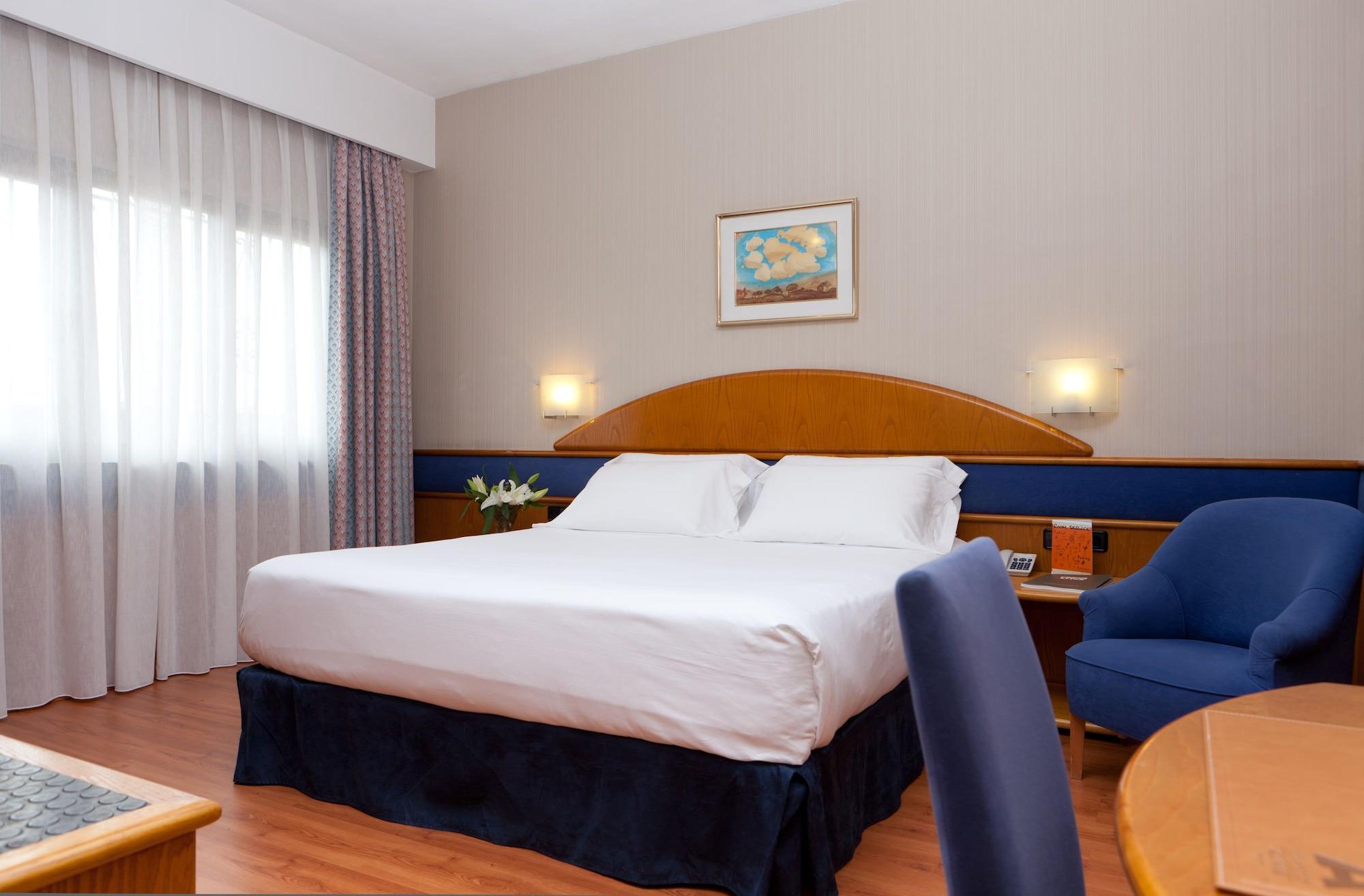 Agumar Hotel Madrid Exterior photo Room at the hotel