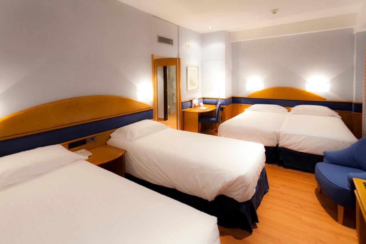 Agumar Hotel Madrid Exterior photo A room at the hotel