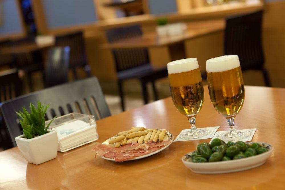 Agumar Hotel Madrid Exterior photo Beer, ham and olives