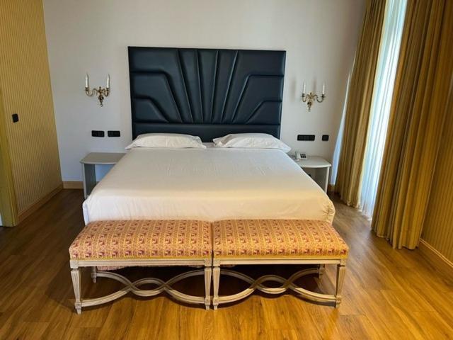 Agumar Hotel Madrid Exterior photo A room at the hotel