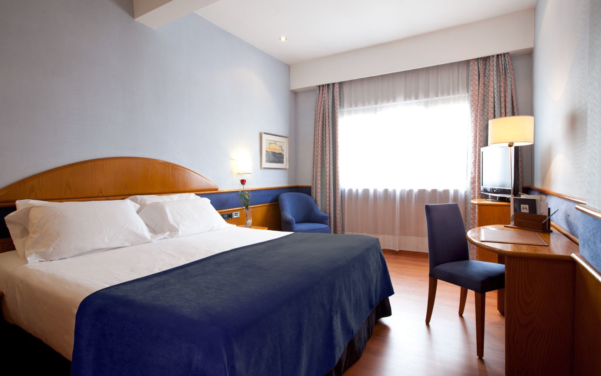 Agumar Hotel Madrid Exterior photo A room at the hotel