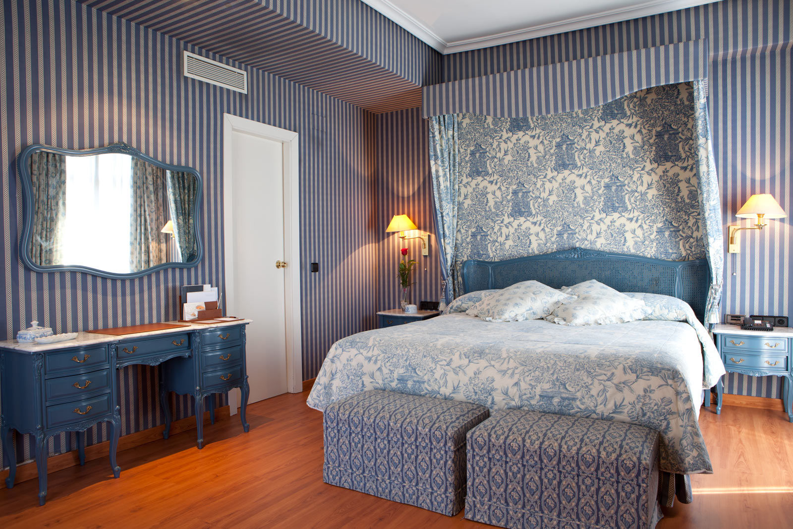 Agumar Hotel Madrid Exterior photo A bedroom at the hotel