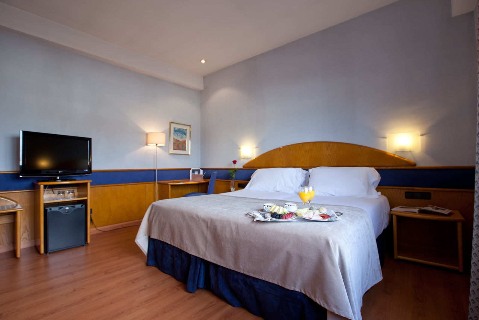 Agumar Hotel Madrid Exterior photo Room at the hotel