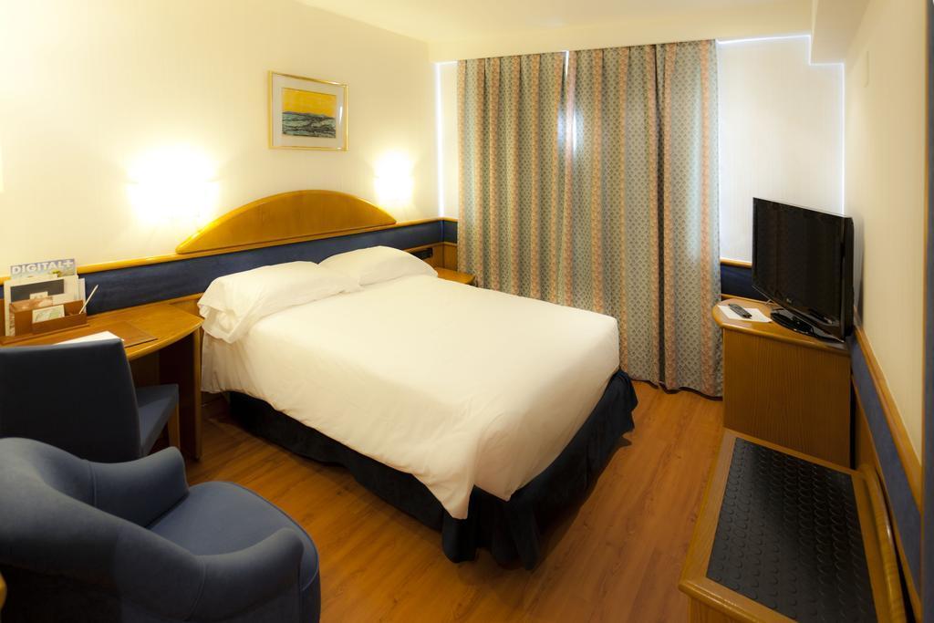 Agumar Hotel Madrid Room photo A room at the hotel