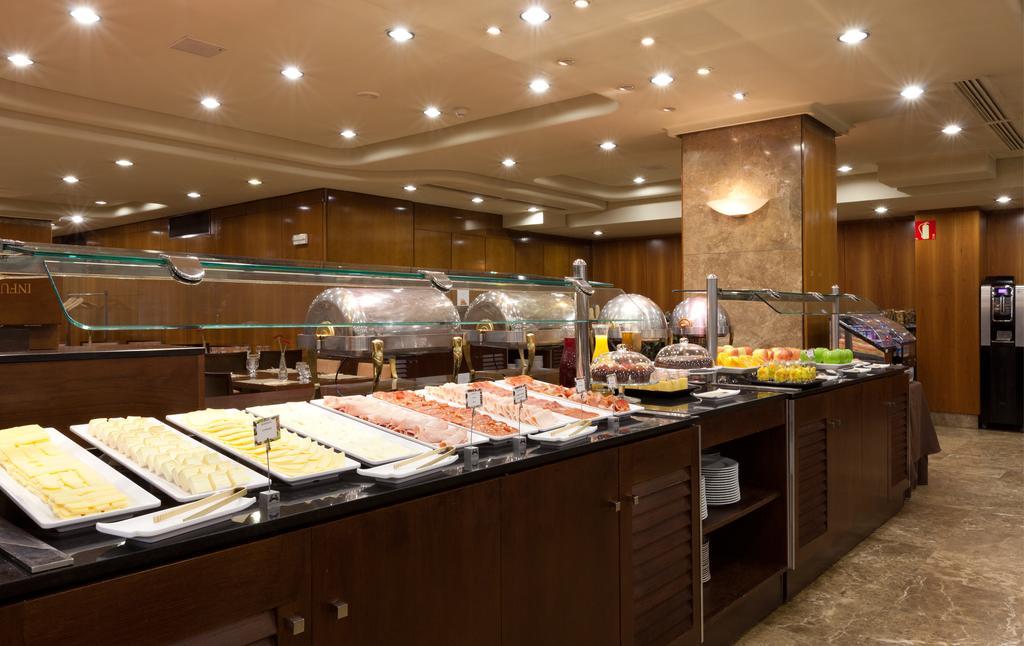 Agumar Hotel Madrid Exterior photo Breakfast buffet at a luxury hotel
