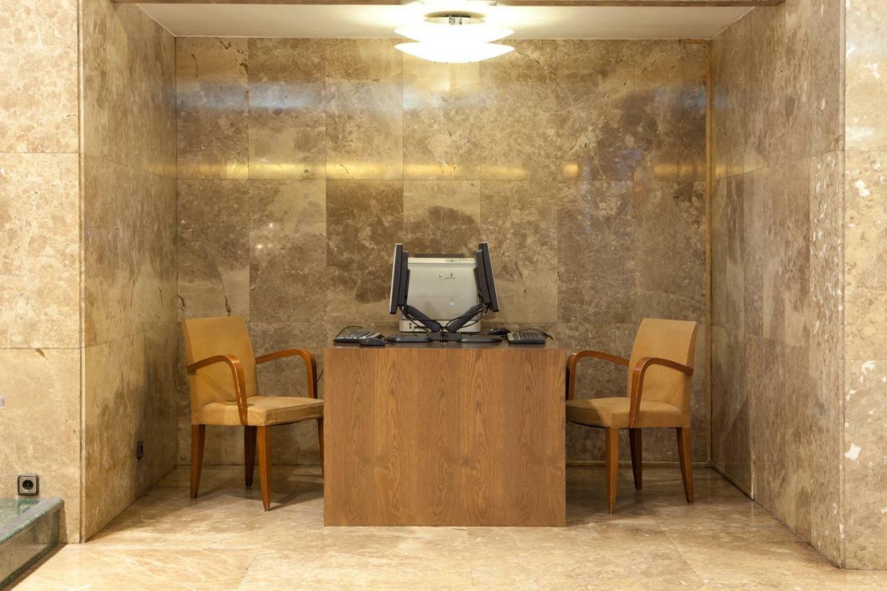 Agumar Hotel Madrid Exterior photo Reception desk