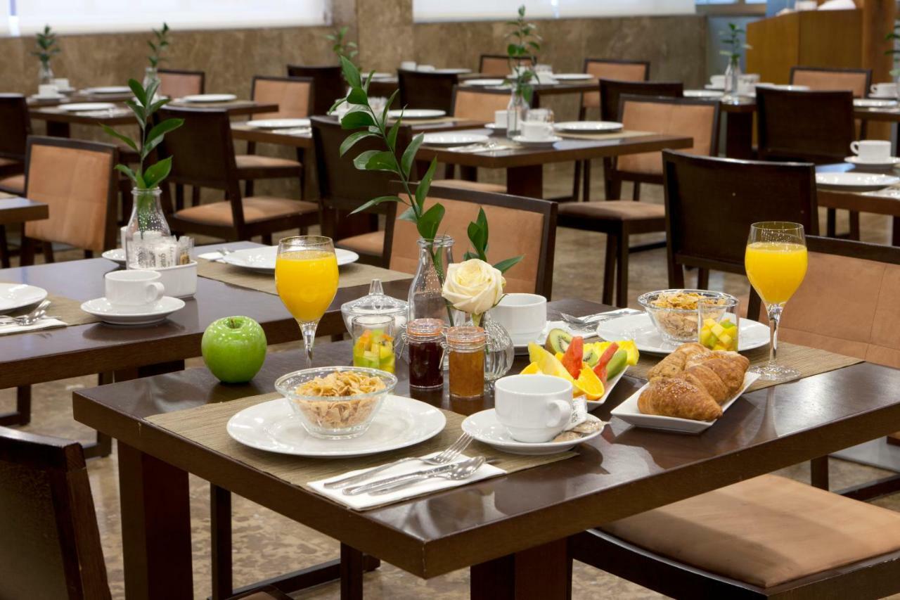 Agumar Hotel Madrid Exterior photo Breakfast in a hotel